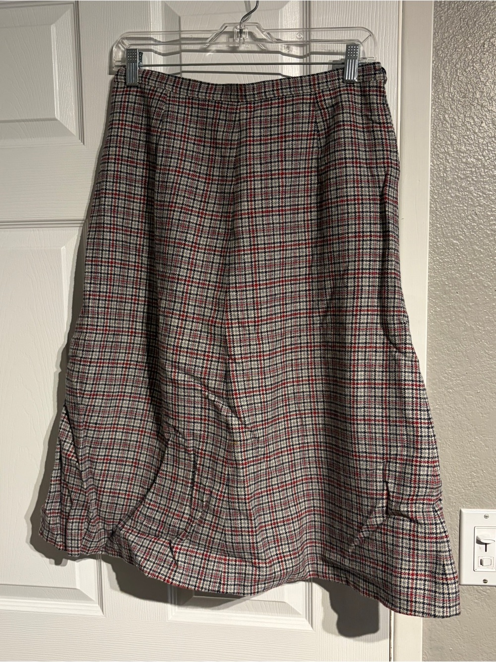 Pendleton Plaid Midi length pure wool Skirt Size 14 red grey and black